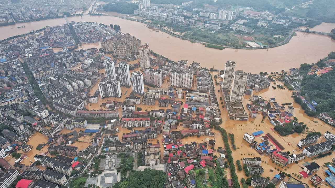 Çin’de köprü çöktü: 11 ölü